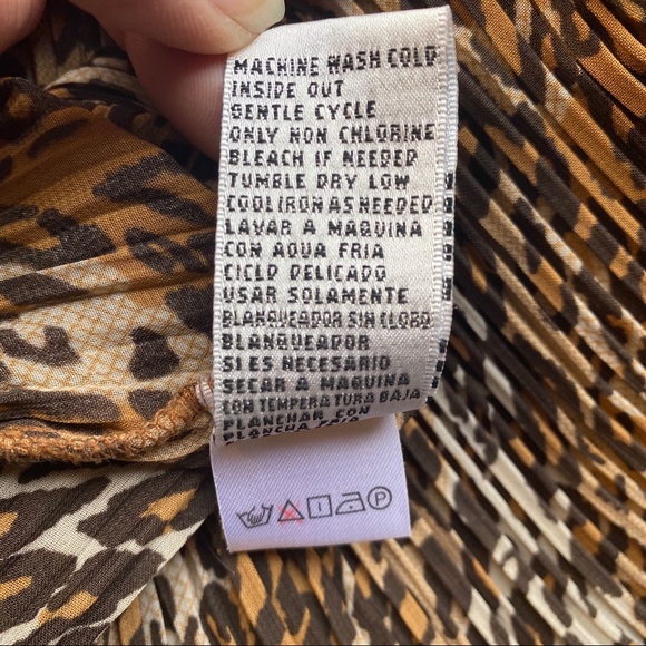 Vintage 80s S Black Faux Feather Neck Trim Crinkle Animal Print Sleeveless.Top - Picture 15 of 16